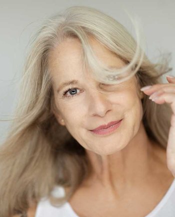 Návaly tepla v menopauze: príčiny, symptómy a ako sa s nimi vyrovnať