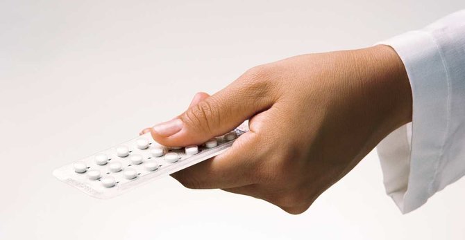 Je potrebné počas premenopauzy prestať užívať antikoncepciu? Ako menopauza ovplyvňuje plodnosť?
