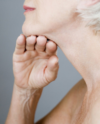 Ako počas menopauzy upraviť svoju kozmetickú rutinu, aby ste mali pevnú a súdržnejšiu pleť